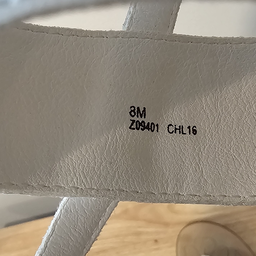 b.o.c Women's White Sandals Size--8 - Picture 2 of 8